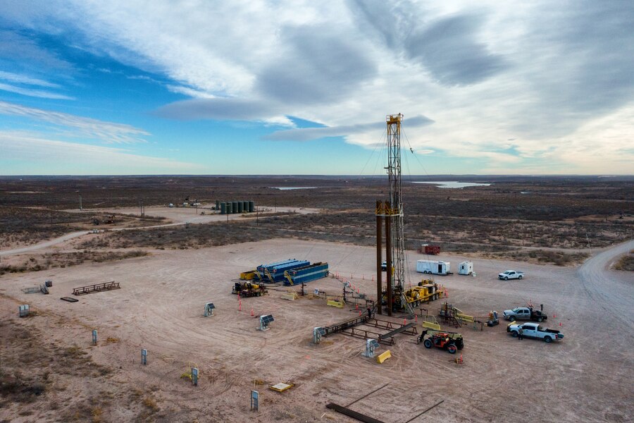 picture of an oil well property